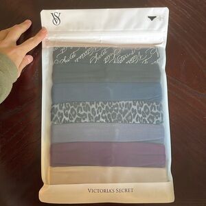 NWT Victorias Secret 7-Pack No-Show Cheeky Panties, Size Large